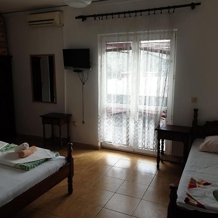 Apartments Regina Sutomore Bagian luar foto