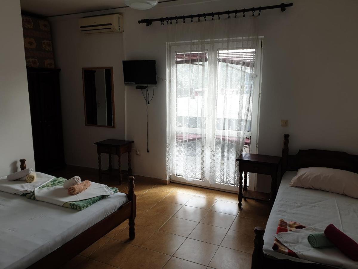 Apartments Regina Sutomore Bagian luar foto
